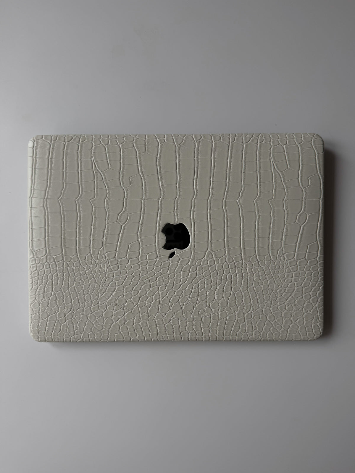 ЧОХОЛ ДЛЯ MACBOOK "GATOR SKIN" МОЛОЧНИЙ
