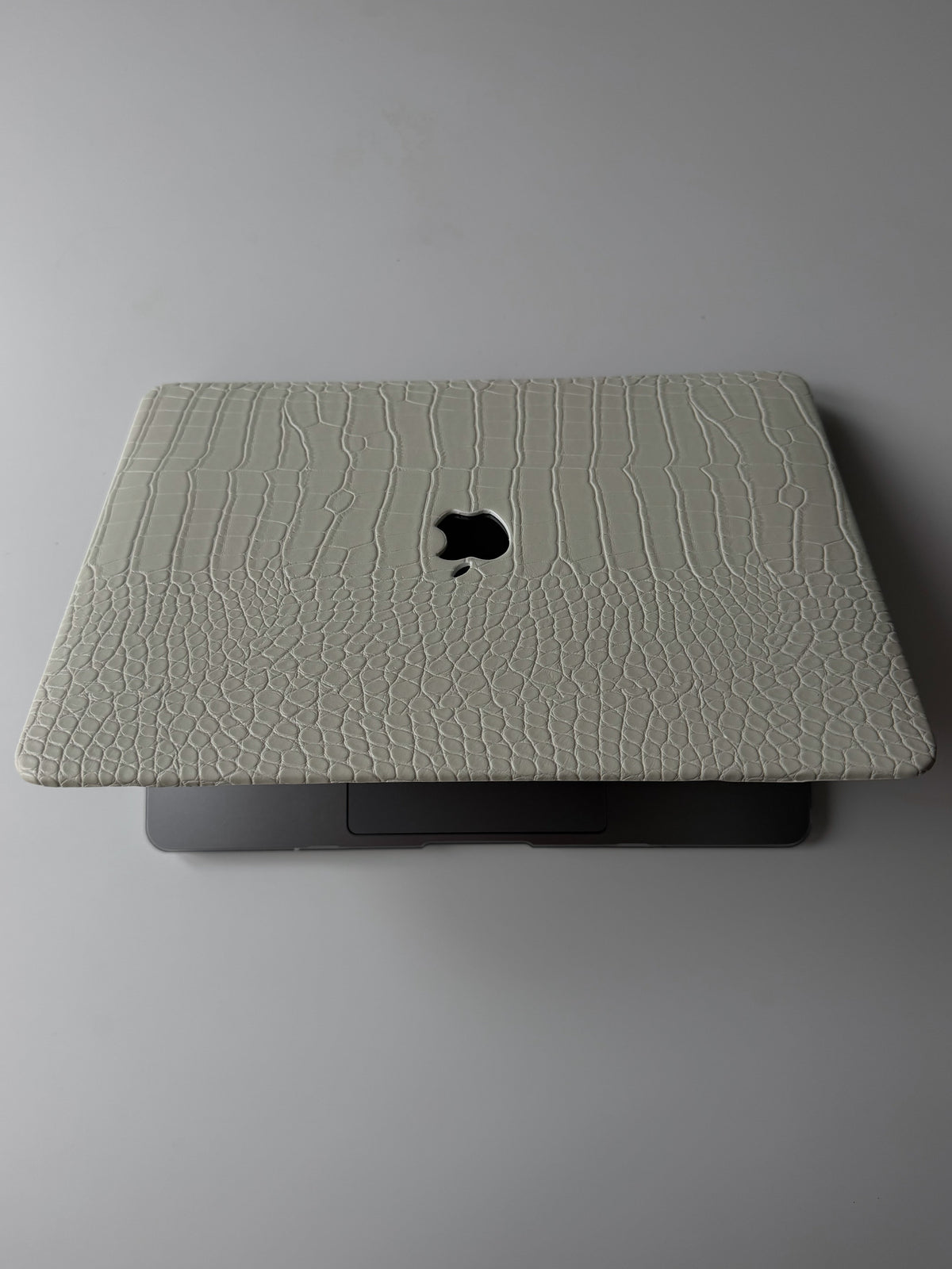 ЧОХОЛ ДЛЯ MACBOOK "GATOR SKIN" МОЛОЧНИЙ
