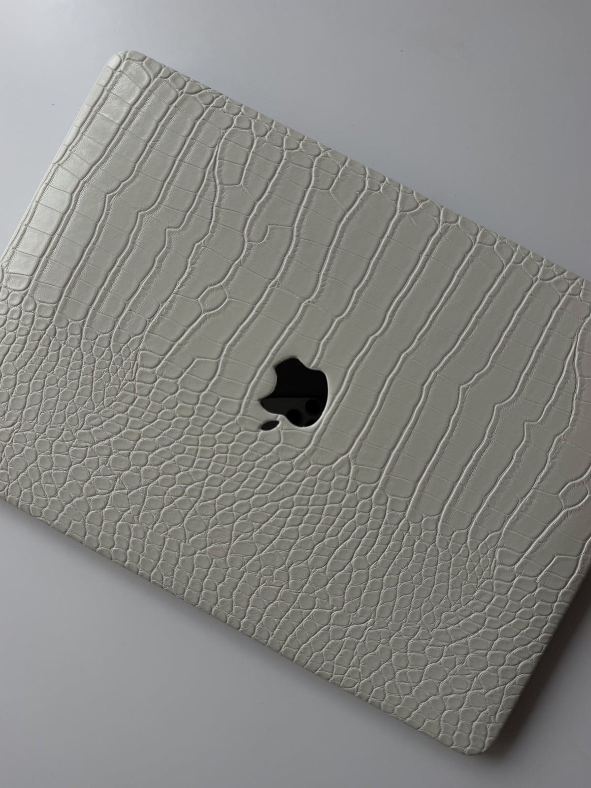 ЧОХОЛ ДЛЯ MACBOOK "GATOR SKIN" МОЛОЧНИЙ