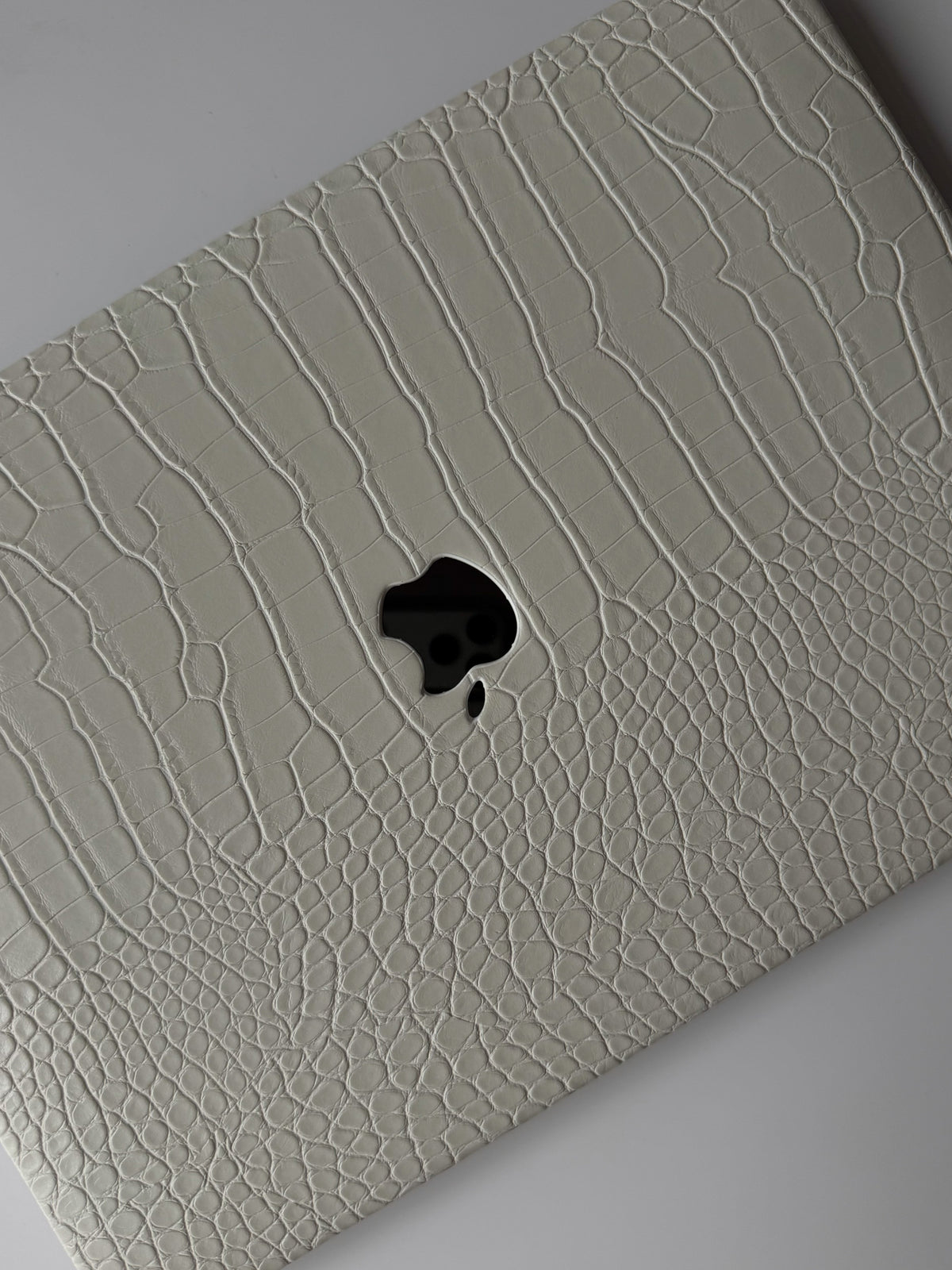 ЧОХОЛ ДЛЯ MACBOOK "GATOR SKIN" МОЛОЧНИЙ