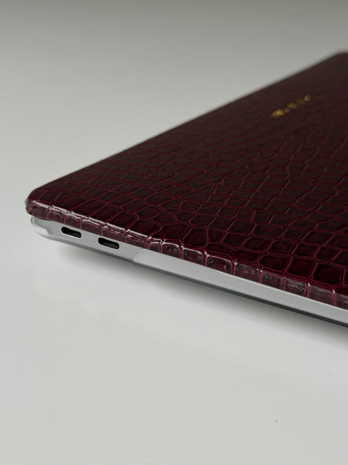 ЧОХОЛ ДЛЯ MACBOOK "GATOR SKIN" БУРГУНДІ ГЛЯНЦЕВИЙ