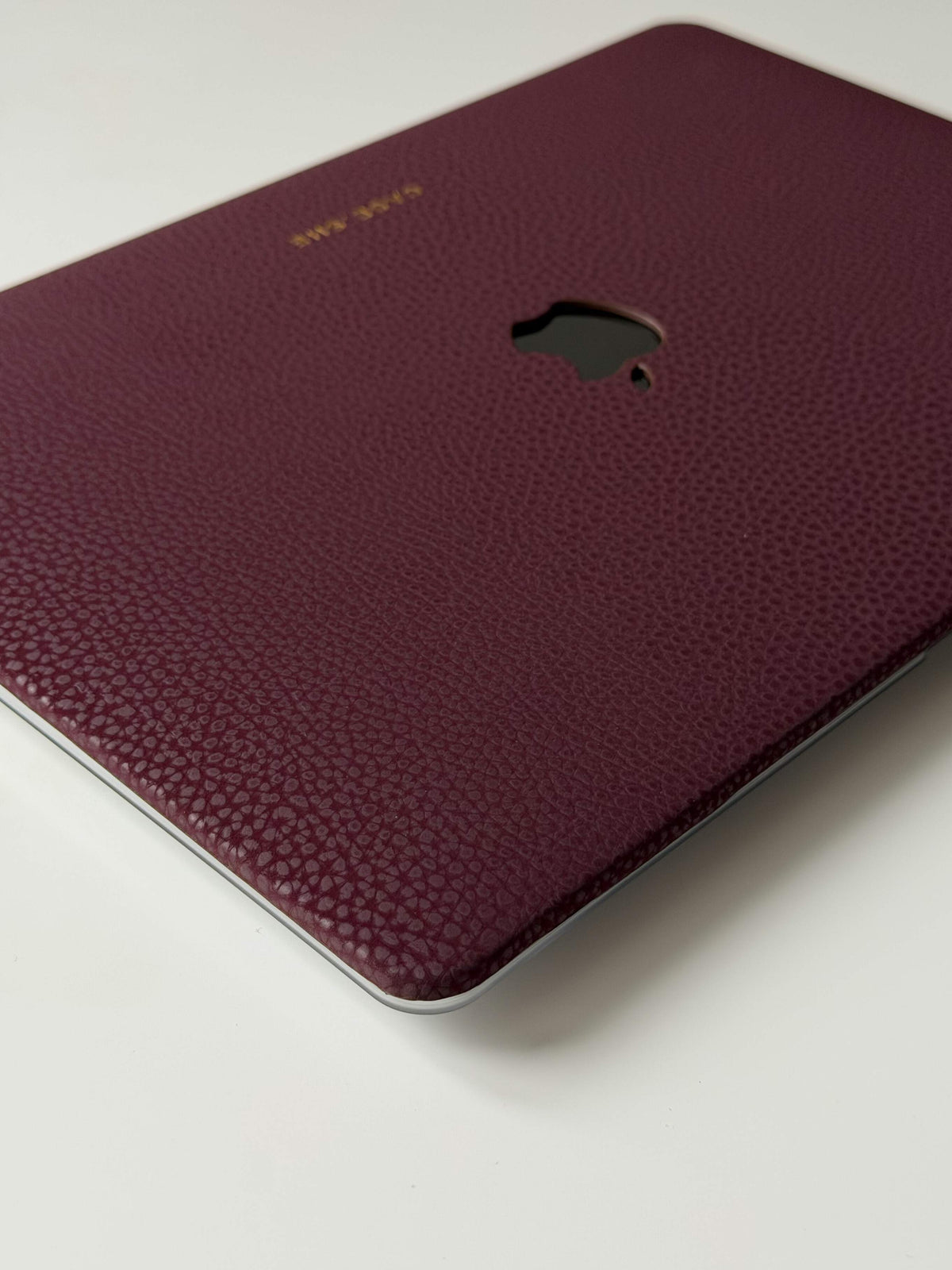 ЧОХОЛ ДЛЯ MACBOOK "PEBBLE SKIN" БОРДОВИЙ
