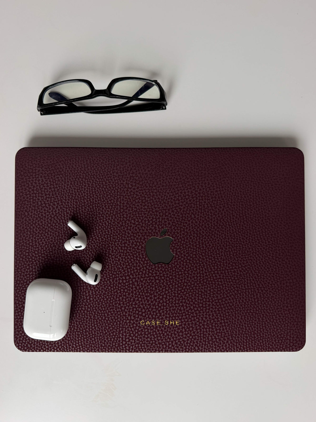 ЧОХОЛ ДЛЯ MACBOOK "PEBBLE SKIN" БОРДОВИЙ
