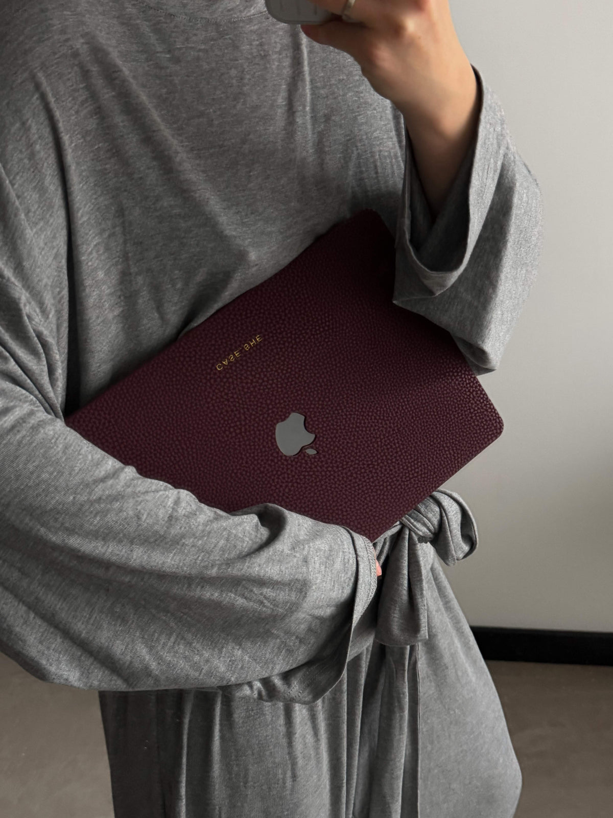 ЧОХОЛ ДЛЯ MACBOOK "PEBBLE SKIN" БОРДОВИЙ
