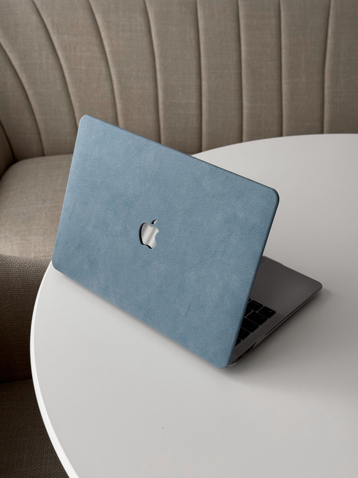 Блакитний чохол-накладка «Замшева м’якість» для MacBook з м’якою ворсистою фактурою