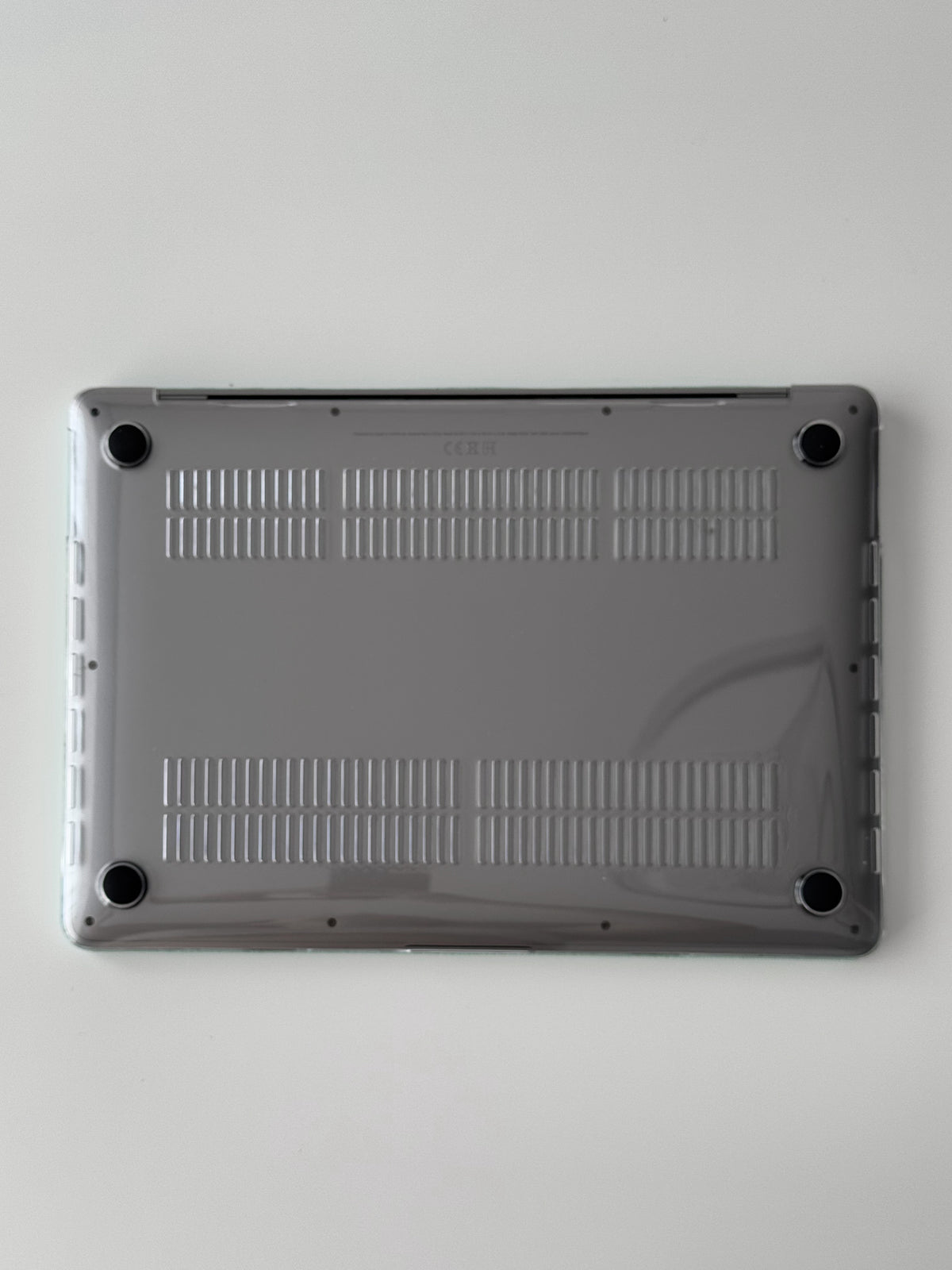 Чохол Shine Grid для MacBook — нижня прозора накладка з вентиляційними прорізами