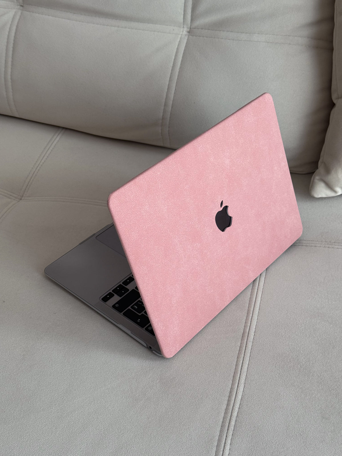 Рожевий чохол-накладка «Замшева м’якість» для MacBook з м’якою ворсистою фактурою
