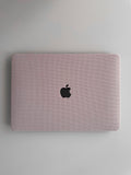 Рожевий чохол Shine Grid для MacBook — вигляд зверху на кришку