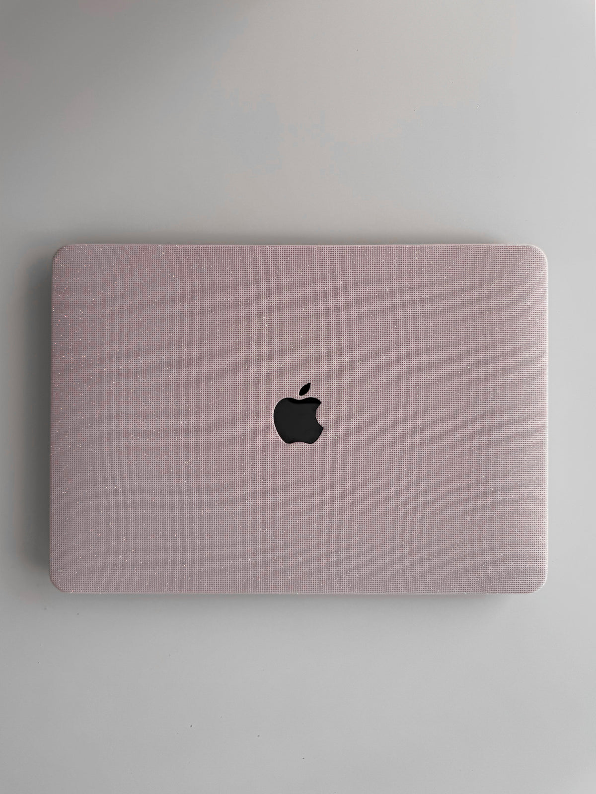 Рожевий чохол Shine Grid для MacBook — вигляд зверху на кришку