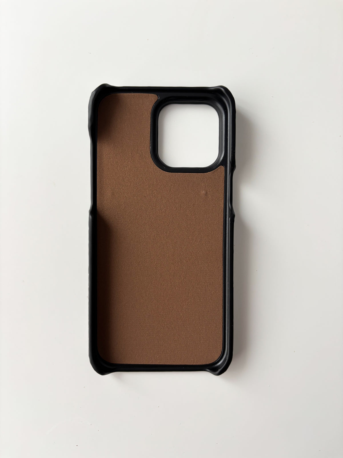 Чорний чохол Gator Skin для iPhone — внутрішній бік із коричневою підкладкою