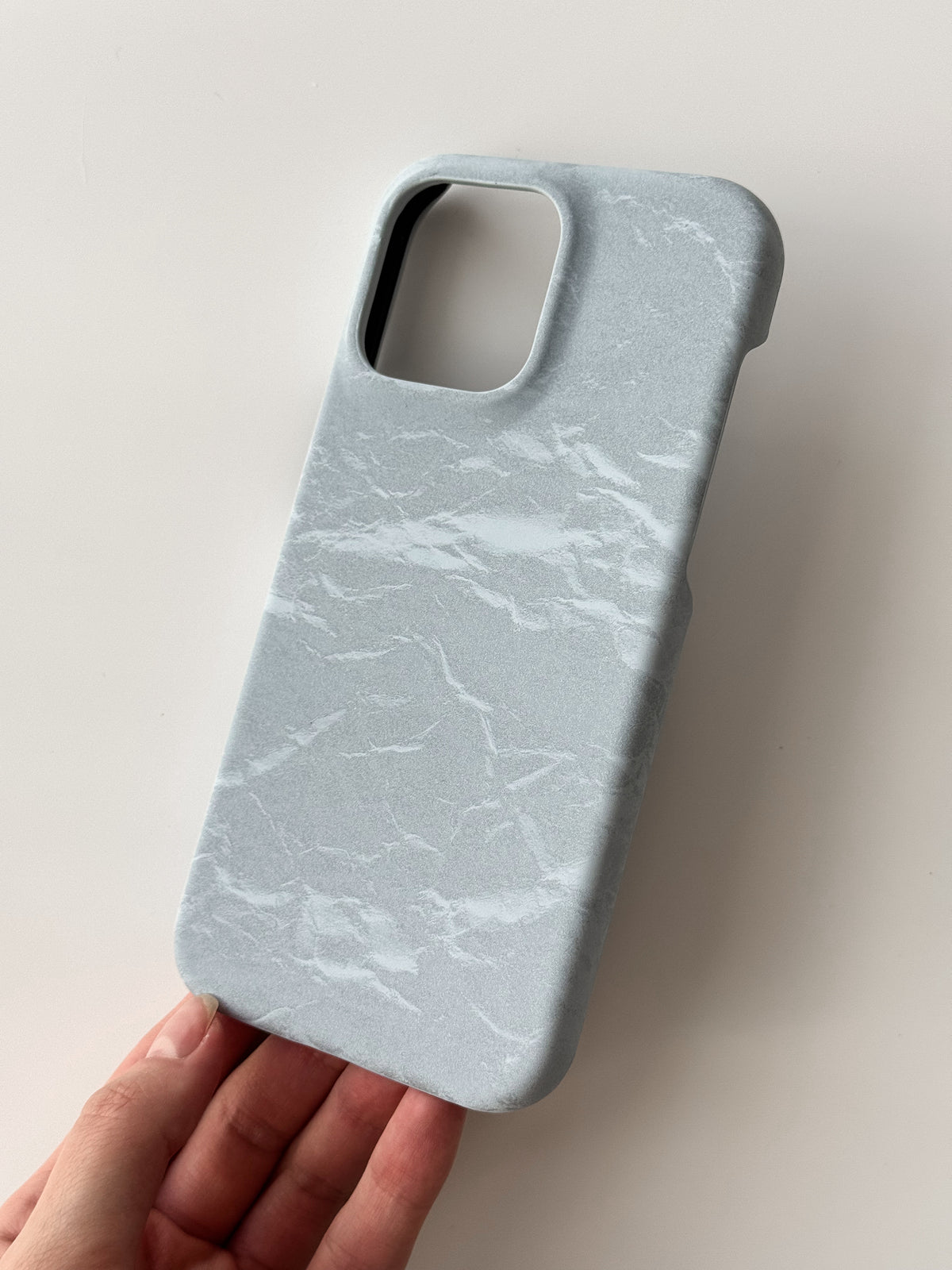 Блакитний чохол «Оксамит» для iPhone без телефону в руці