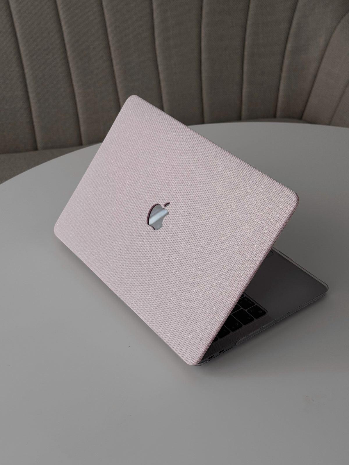 Рожевий чохол-накладка Shine Grid для MacBook із блискучою фактурою в дрібну клітинку