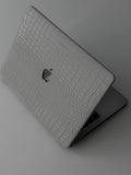 Сірий чохол Gator Skin на напіввідкритому MacBook