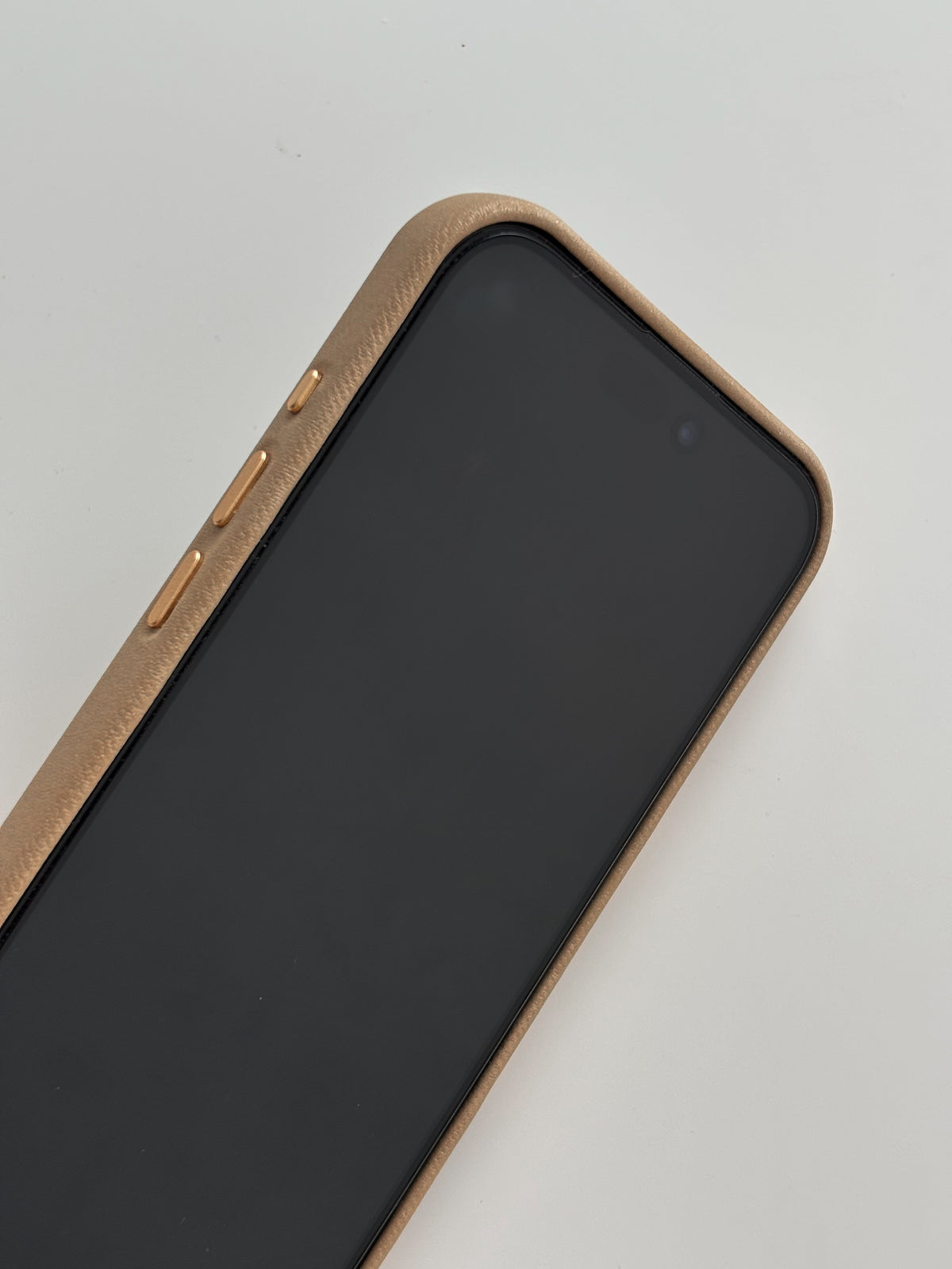 Карамельний чохол для iPhone — вигляд спереду на екран і бортик чохла
