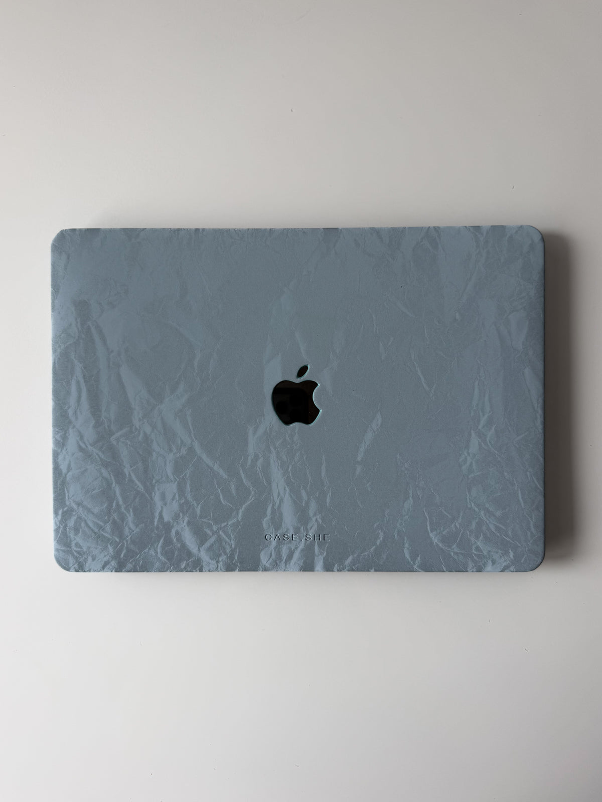 Блакитний чохол «Оксамит» для MacBook — вигляд зверху на кришку