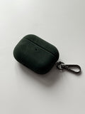 Темно-зелений чохол «Замшева м’якість» для AirPods з м’якою ворсистою фактурою та карабіном