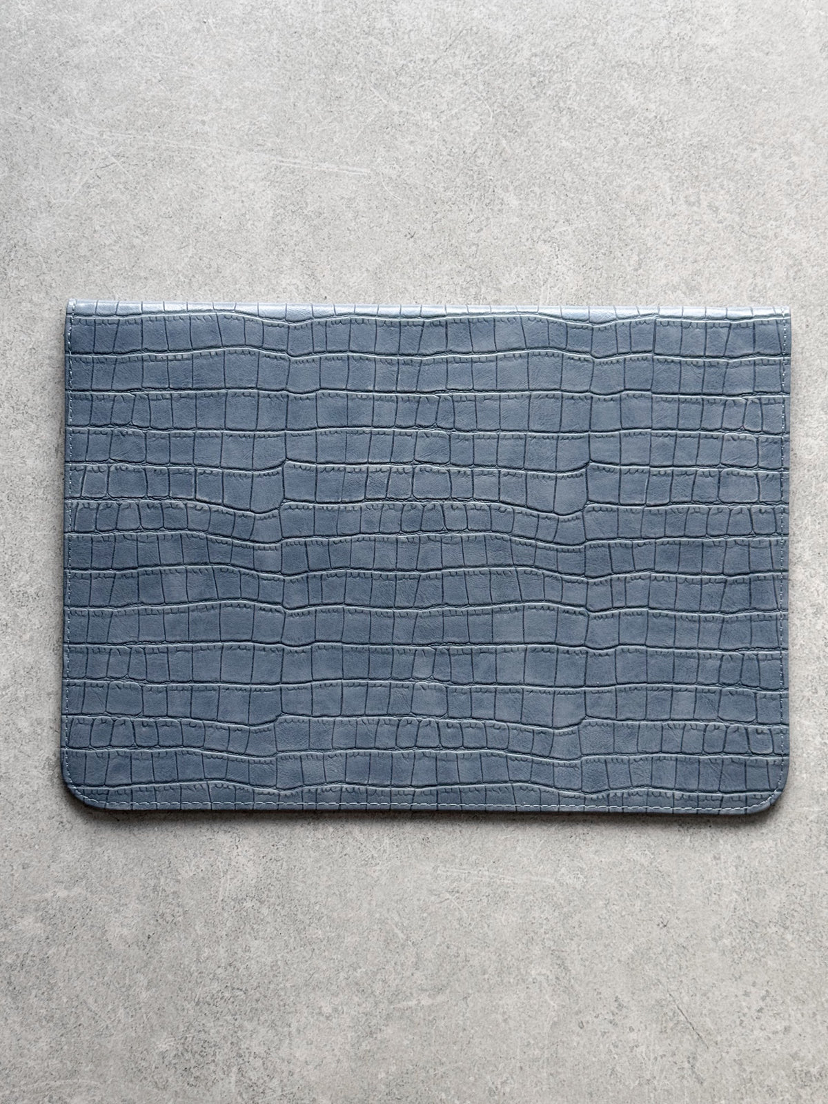 Сіро-блакитний конверт Gator Skin для MacBook — зворотний бік без клапана