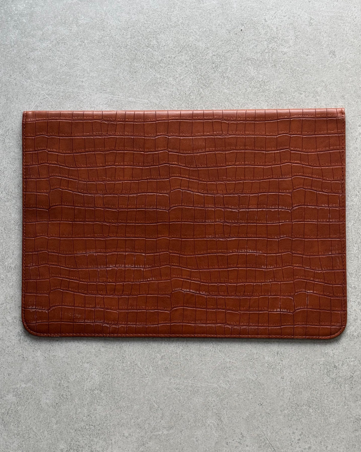 Коричневий конверт Gator Skin для MacBook — зворотний бік без клапана