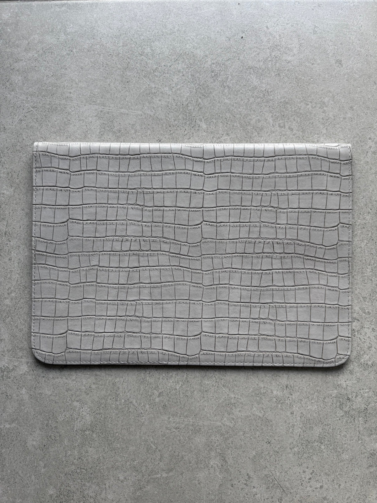 Світло-сірий конверт Gator Skin для MacBook — зворотний бік без клапана