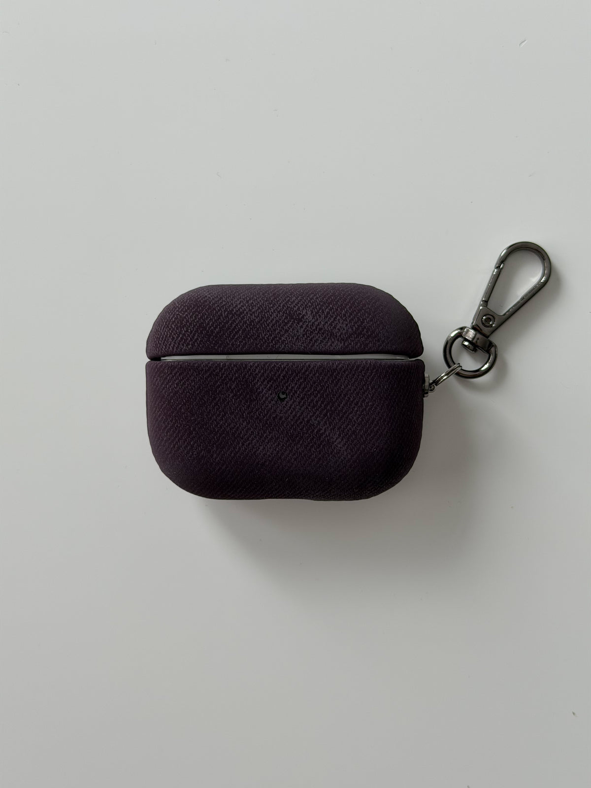 Чохол «Замшева м’якість» для AirPods з карабіном — вигляд спереду