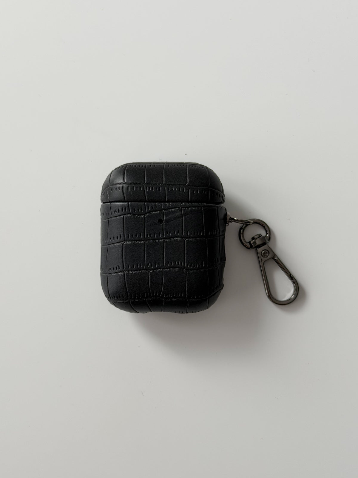 Чорний чохол Gator Skin із карабіном на вужчому кейсі AirPods