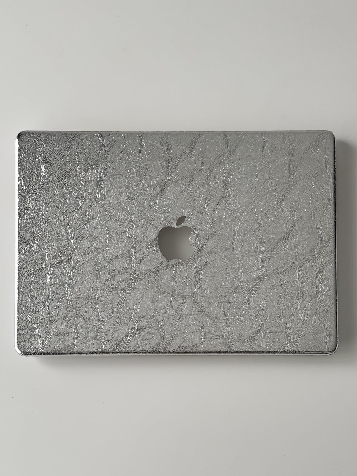 Сріблястий чохол «Текстурне сяйво» для MacBook — вигляд зверху на кришку