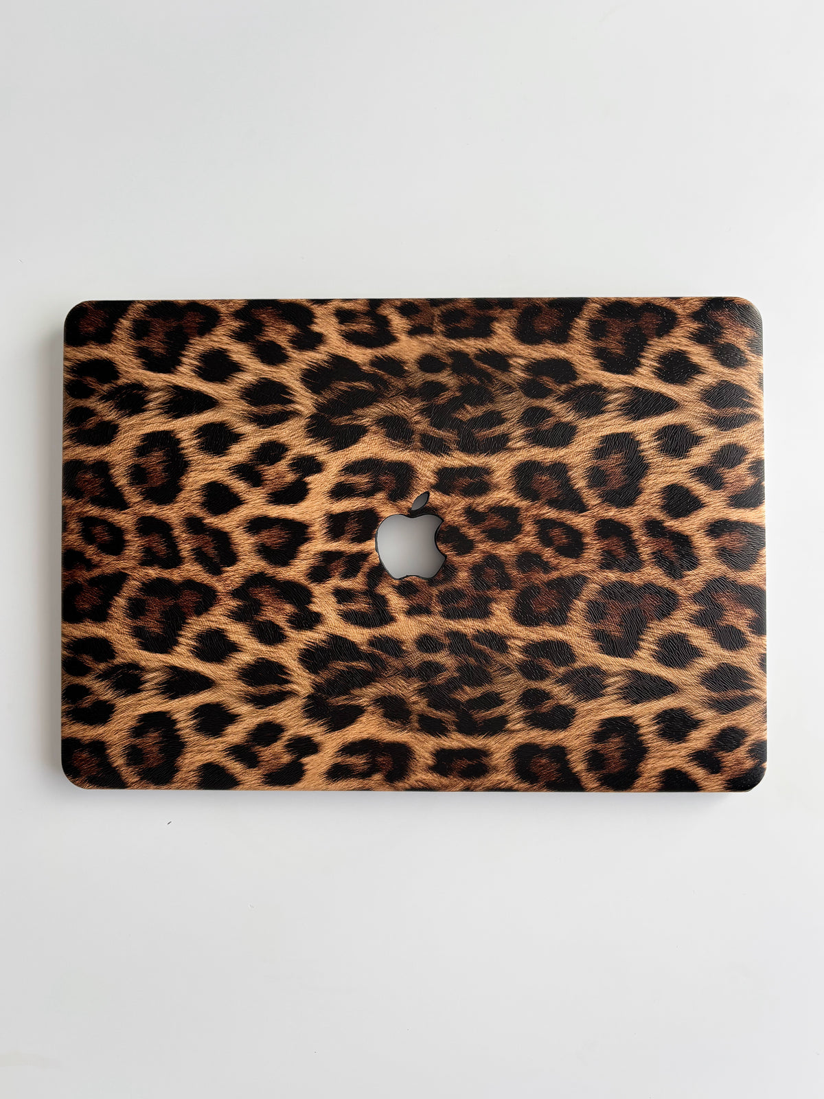 Леопардовий чохол Leopard для MacBook — вигляд зверху на кришку