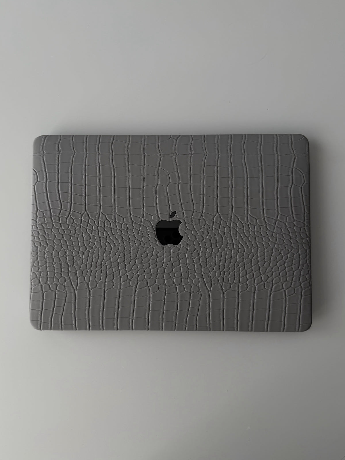 Сірий чохол Gator Skin для MacBook — вигляд зверху на кришку