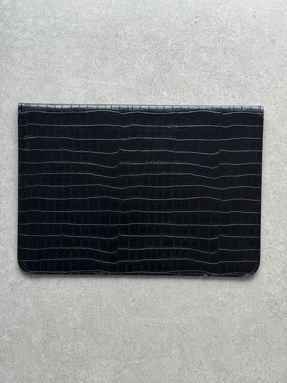 Чорний конверт Gator Skin для MacBook — зворотний бік без клапана