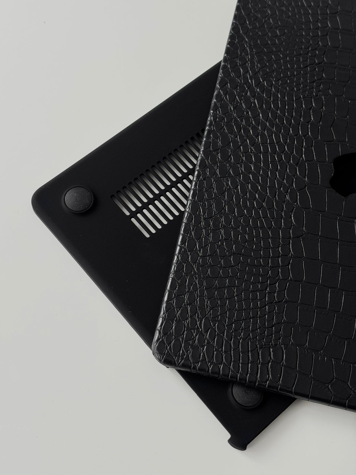 Чорний чохол Gator Skin — дві частини накладки внахльост