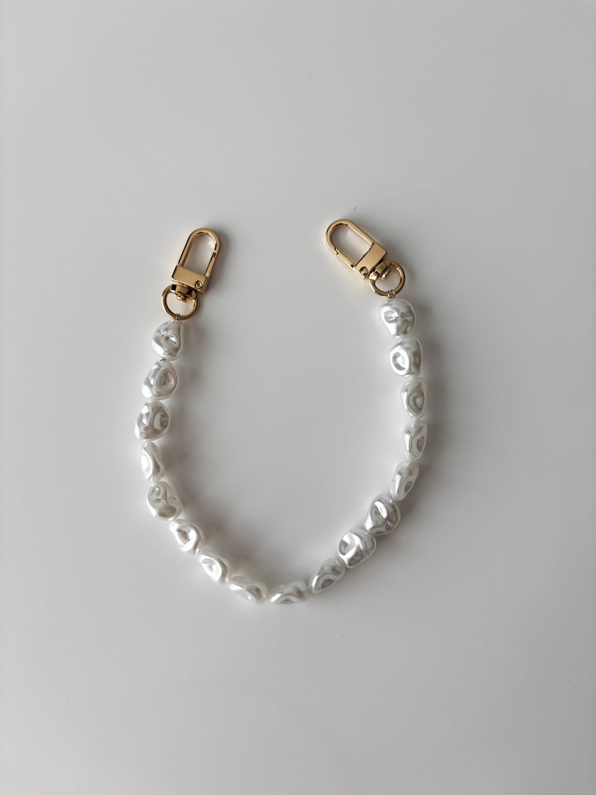 Короткий ланцюжок Baroque Pearl із золотистими карабінами